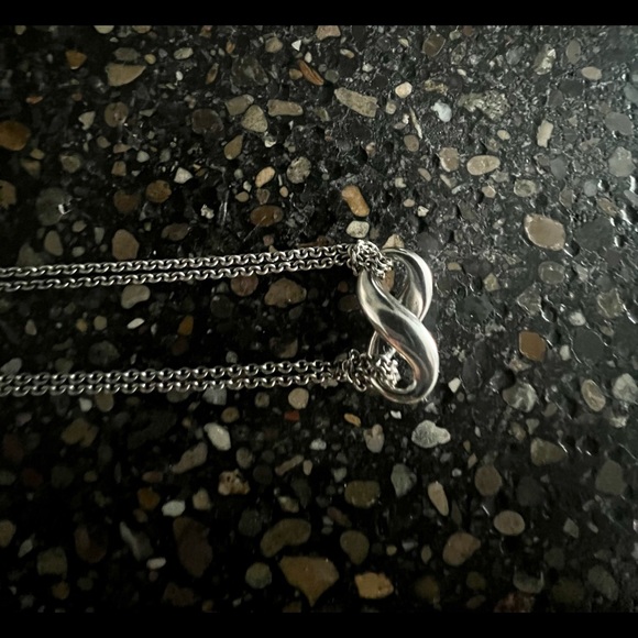 Tiffany & Co Figure 8 Necklace. - Picture 2 of 5